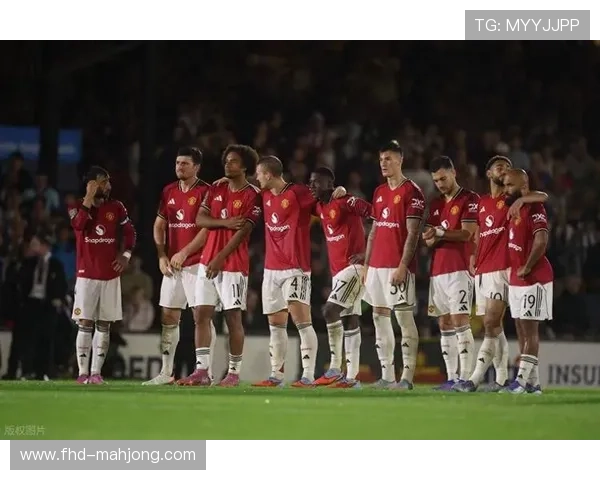 埃弗顿霍尔制胜世界波获高分，曼联全场多数球员评分低迷